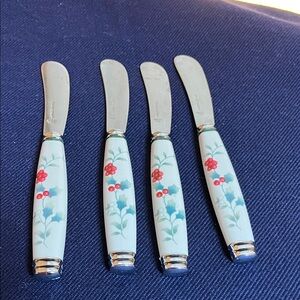 Pfaltzgraff Winterberry dip spreaders/butter knives set of (4)